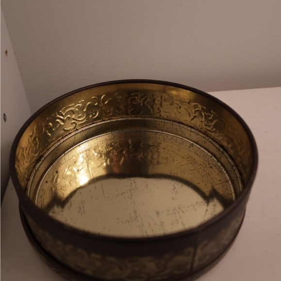 Vintage Ornate Gold and Blue Decorative tin - Picture 2 of 10